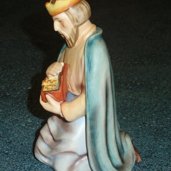 Hummel Goebel Nativity Scene #214/N Kneeling King Wise Men with Gift Money Box - Picture 6 of 9
